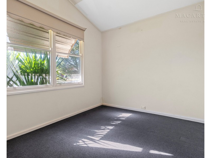 69 Phillip Avenue, Mount Austin NSW 2650