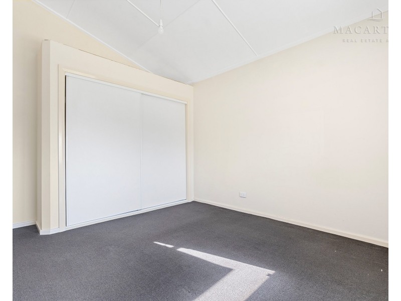 69 Phillip Avenue, Mount Austin NSW 2650