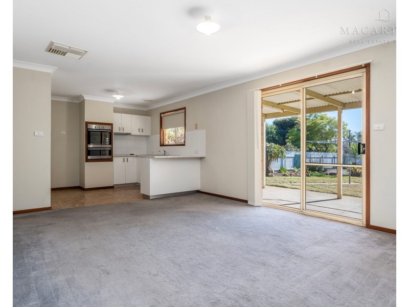 50 Balleroo Crescent, Glenfield Park NSW 2650