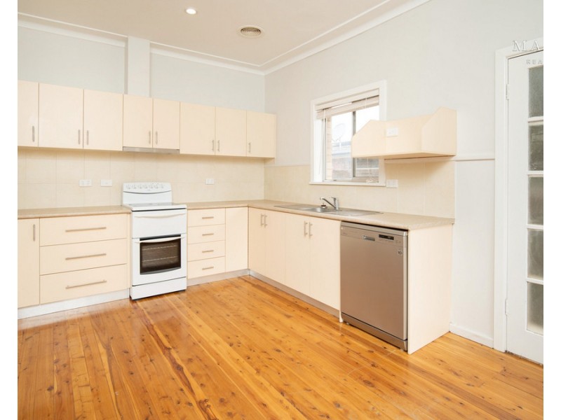 65 Main Street, Lake Albert NSW 2650