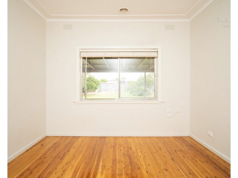 65 Main Street, Lake Albert NSW 2650