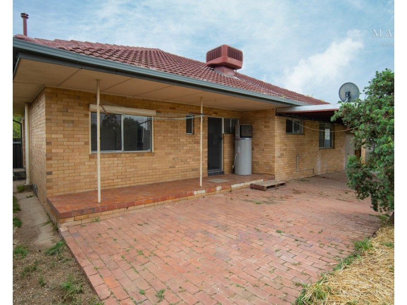 65 Main Street, Lake Albert NSW 2650