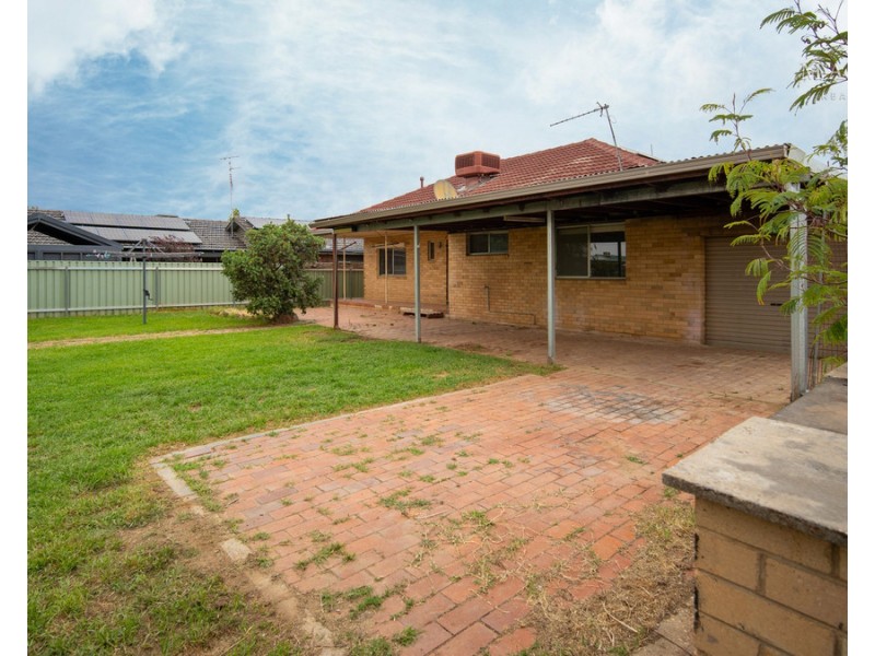 65 Main Street, Lake Albert NSW 2650