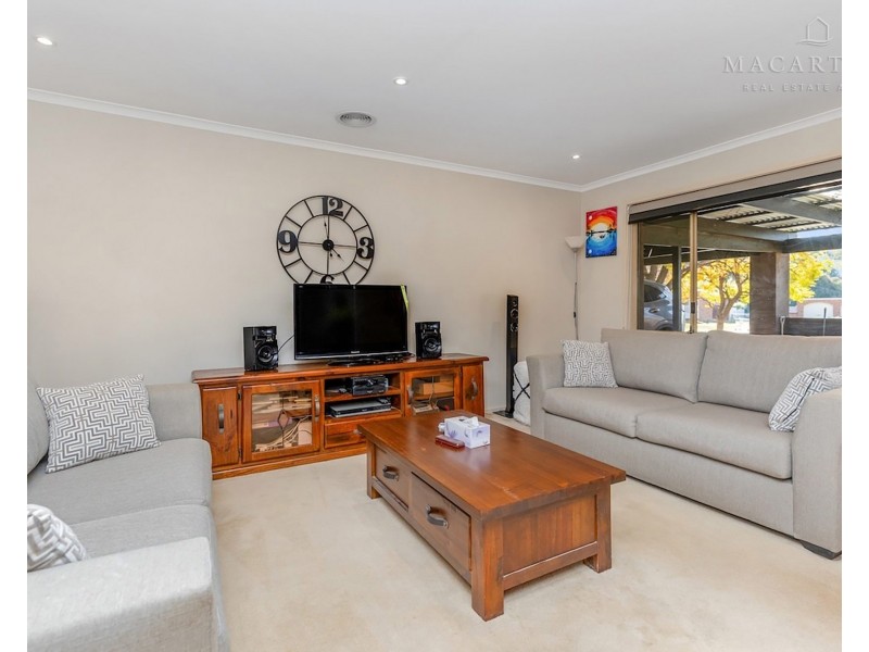 4 Gunyah Place, Glenfield Park NSW 2650