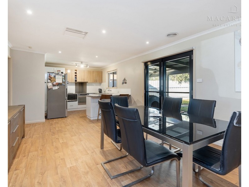 4 Gunyah Place, Glenfield Park NSW 2650