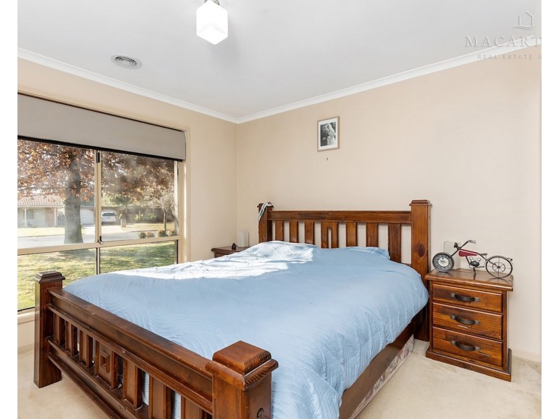 4 Gunyah Place, Glenfield Park NSW 2650