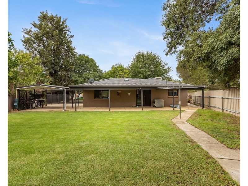 4 Gunyah Place, Glenfield Park NSW 2650