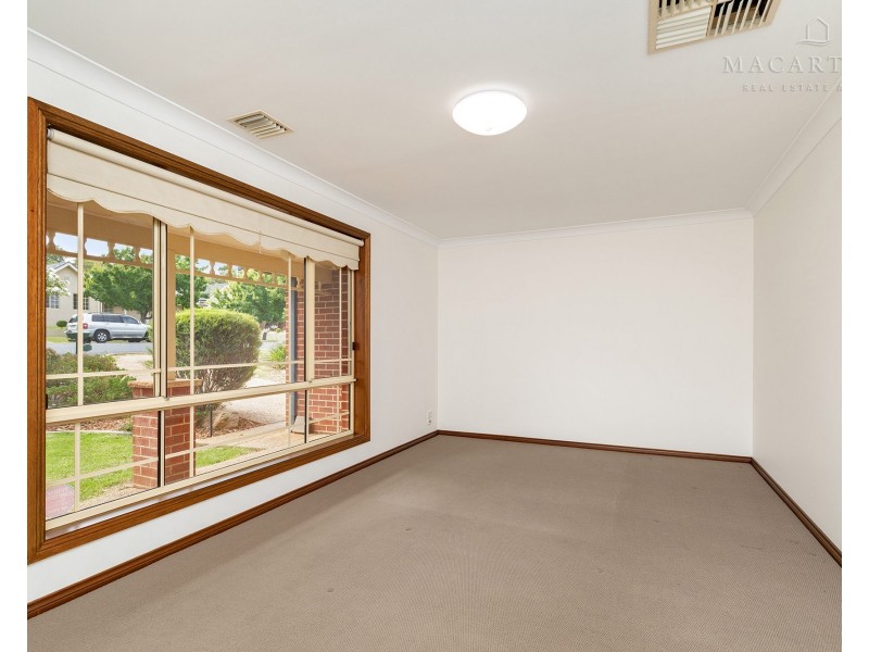 2/2 Lachlan Place, Tatton NSW 2650
