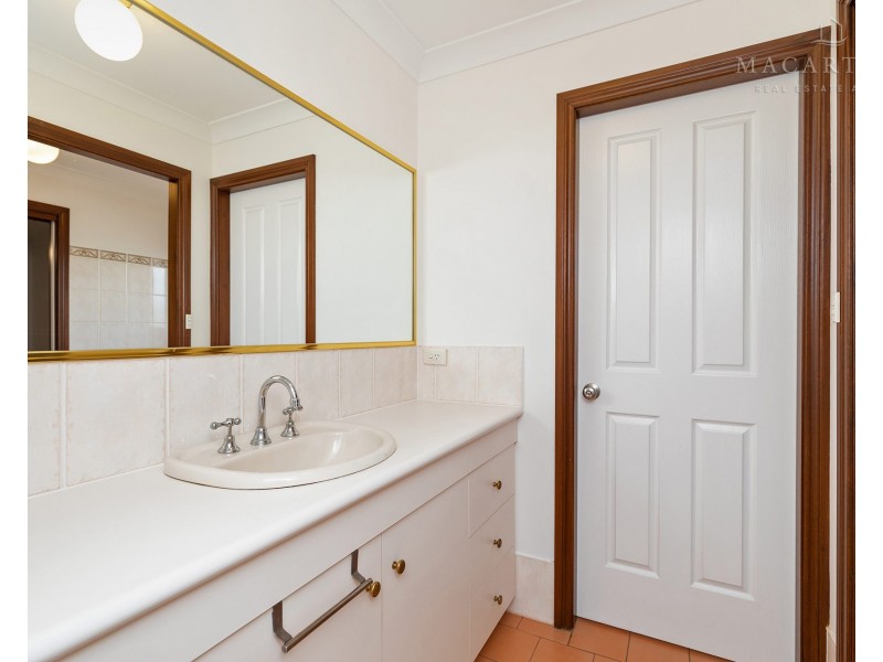 2/2 Lachlan Place, Tatton NSW 2650