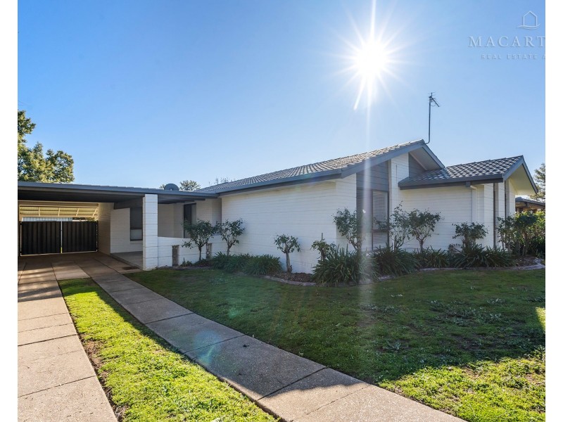 66 Undurra Drive, Glenfield Park NSW 2650