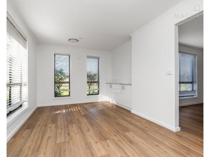 66 Undurra Drive, Glenfield Park NSW 2650