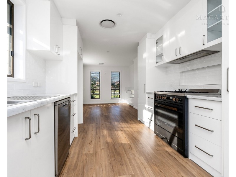 66 Undurra Drive, Glenfield Park NSW 2650