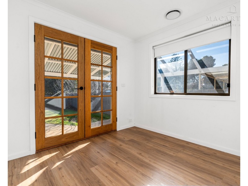 66 Undurra Drive, Glenfield Park NSW 2650