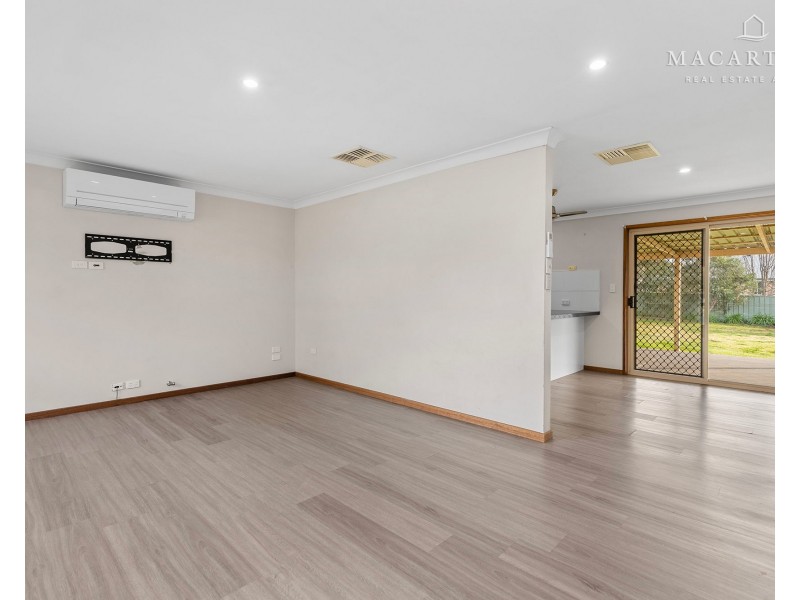 8 Avocet Drive, Estella NSW 2650