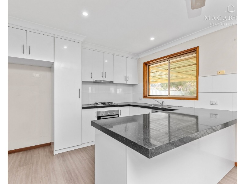 8 Avocet Drive, Estella NSW 2650