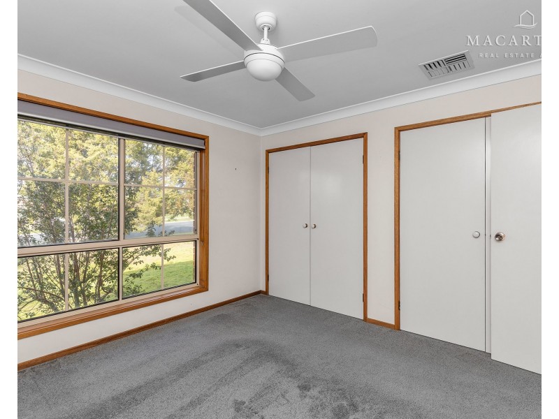 8 Avocet Drive, Estella NSW 2650