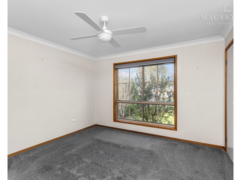 8 Avocet Drive, Estella NSW 2650