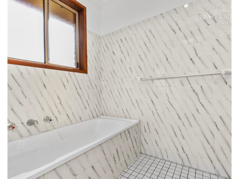 8 Avocet Drive, Estella NSW 2650