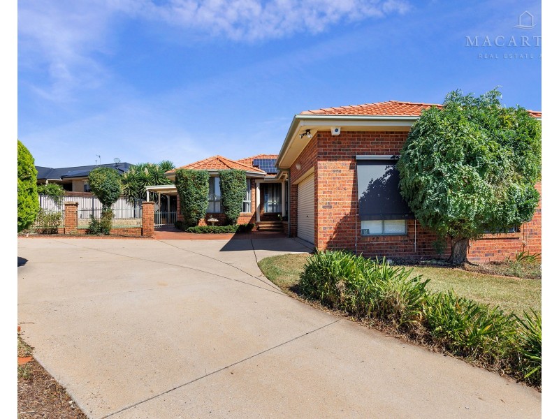 5 Chisholm Place, Lloyd NSW 2650