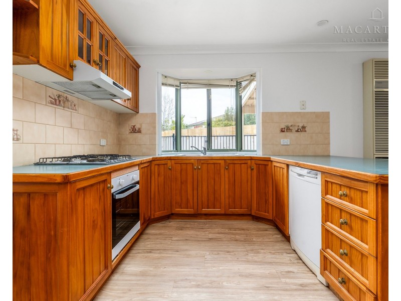 5 Chisholm Place, Lloyd NSW 2650