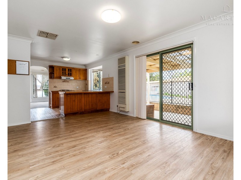 5 Chisholm Place, Lloyd NSW 2650