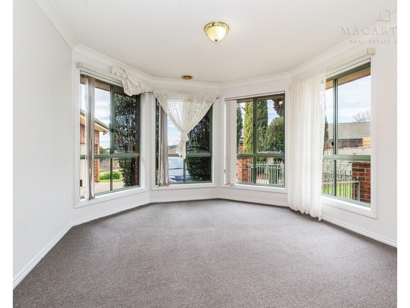 5 Chisholm Place, Lloyd NSW 2650