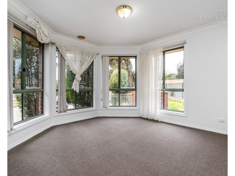 5 Chisholm Place, Lloyd NSW 2650