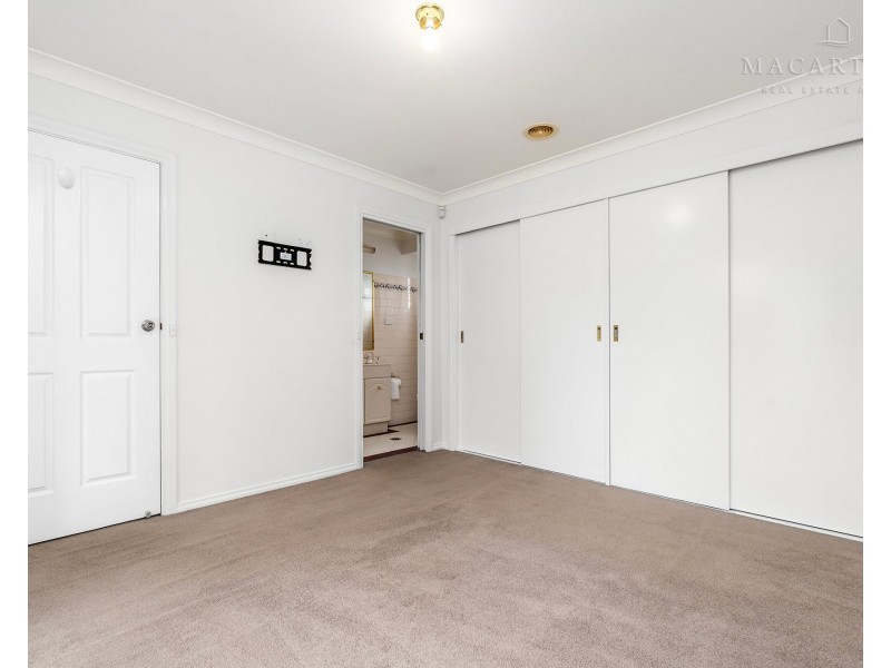 5 Chisholm Place, Lloyd NSW 2650