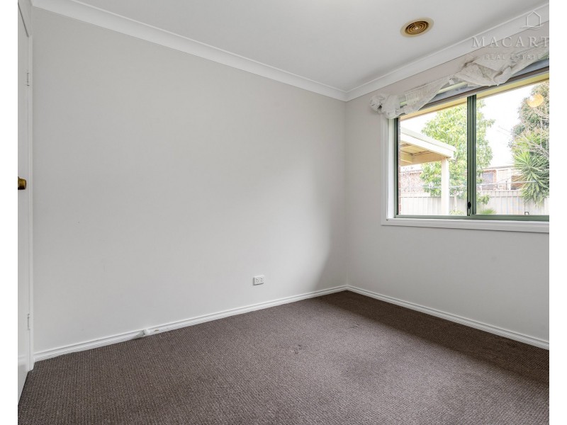 5 Chisholm Place, Lloyd NSW 2650