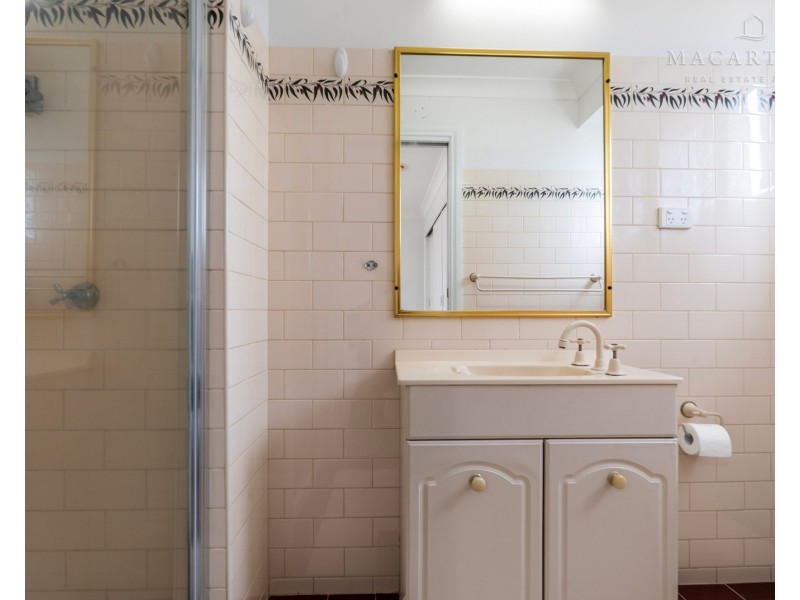 5 Chisholm Place, Lloyd NSW 2650