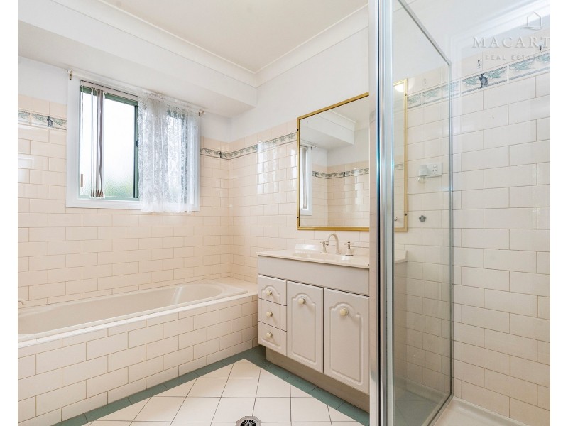 5 Chisholm Place, Lloyd NSW 2650