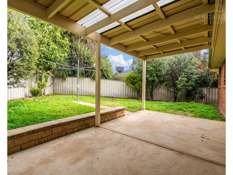 5 Chisholm Place, Lloyd NSW 2650