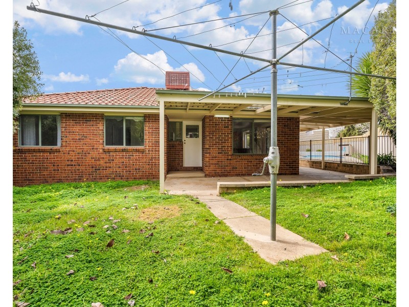 5 Chisholm Place, Lloyd NSW 2650