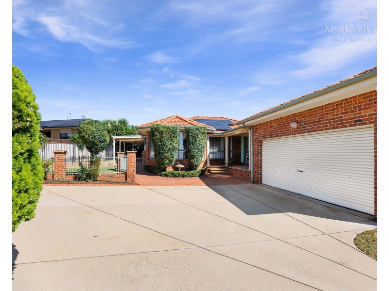 5 Chisholm Place, Lloyd NSW 2650