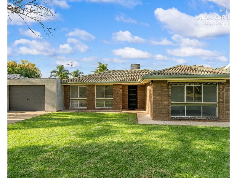 7 Nandina Avenue, Lake Albert NSW 2650