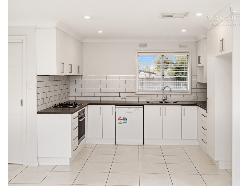 7 Nandina Avenue, Lake Albert NSW 2650