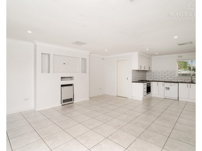 7 Nandina Avenue, Lake Albert NSW 2650