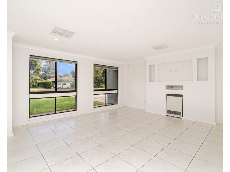 7 Nandina Avenue, Lake Albert NSW 2650