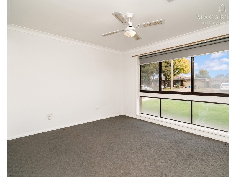 7 Nandina Avenue, Lake Albert NSW 2650