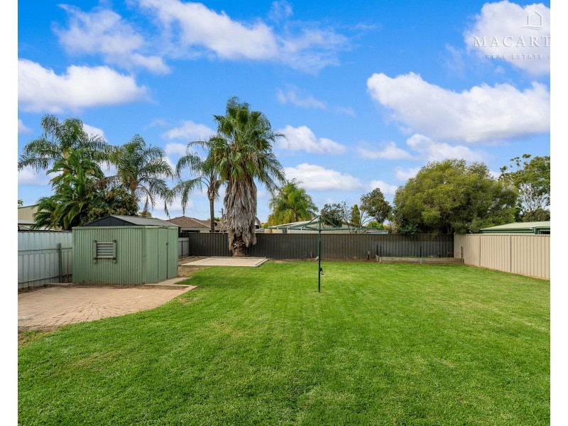 7 Nandina Avenue, Lake Albert NSW 2650