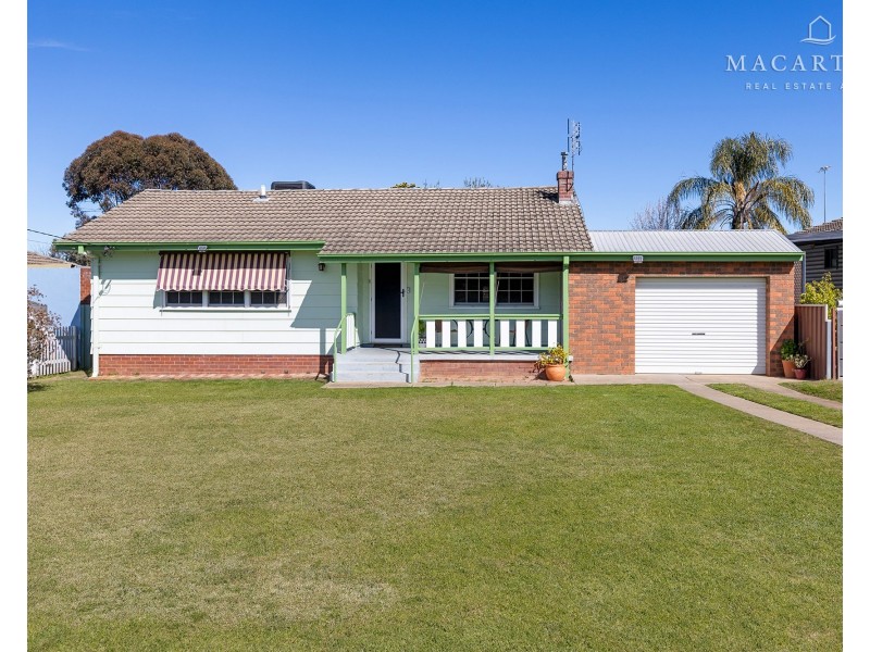 13 Tichborne Crescent, Kooringal NSW 2650