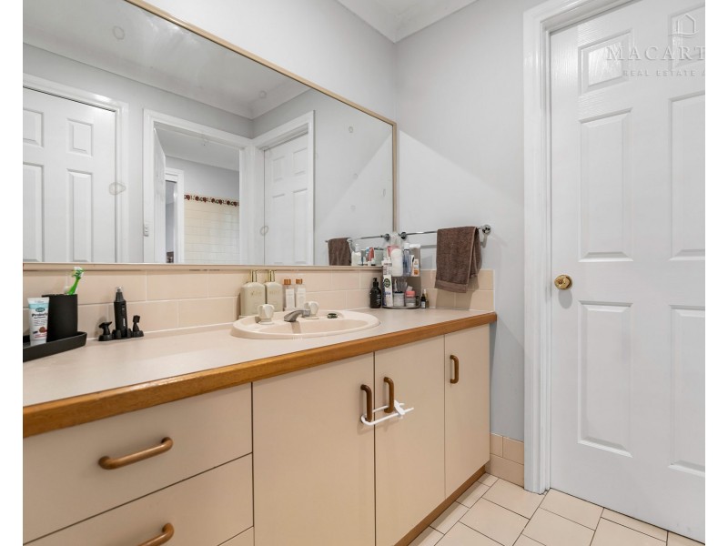 48 Yentoo Drive, Glenfield Park NSW 2650