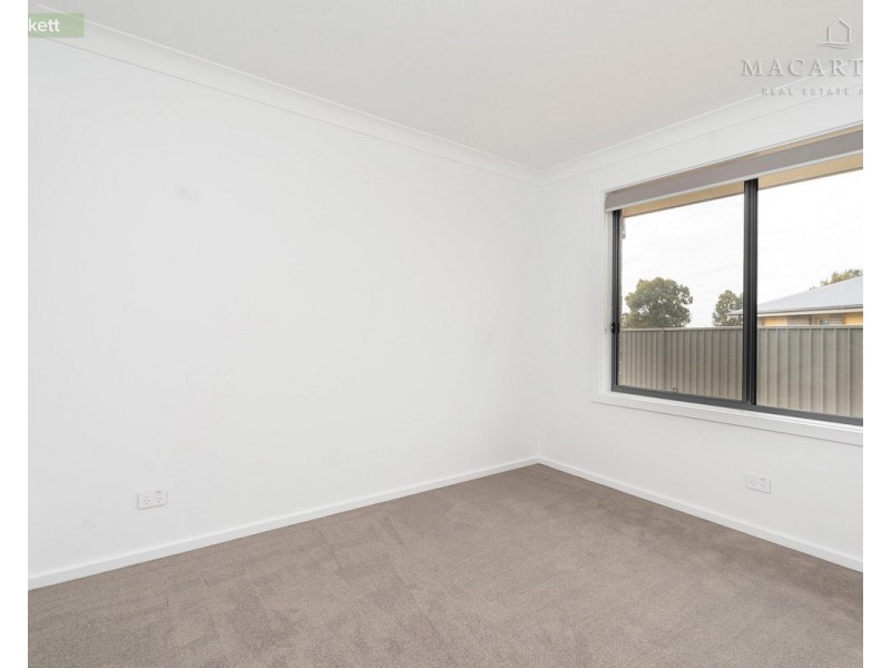 1/5 Lockett Place, Tolland NSW 2650