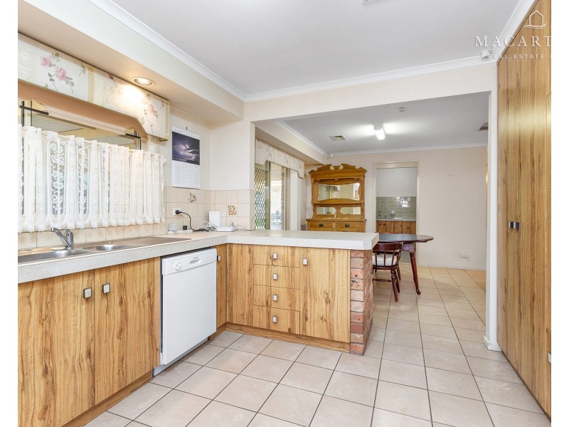 81 Balmoral Crescent, Lake Albert NSW 2650