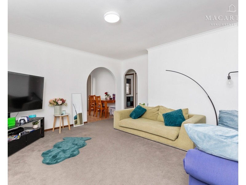2/14 Canola Place, Estella NSW 2650