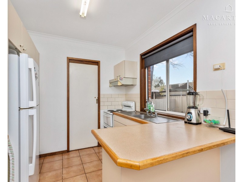 2/14 Canola Place, Estella NSW 2650