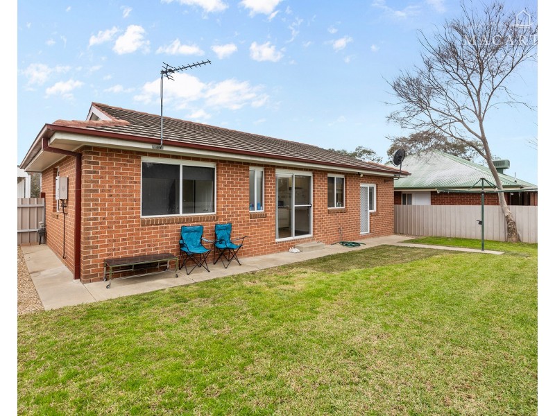 2/14 Canola Place, Estella NSW 2650