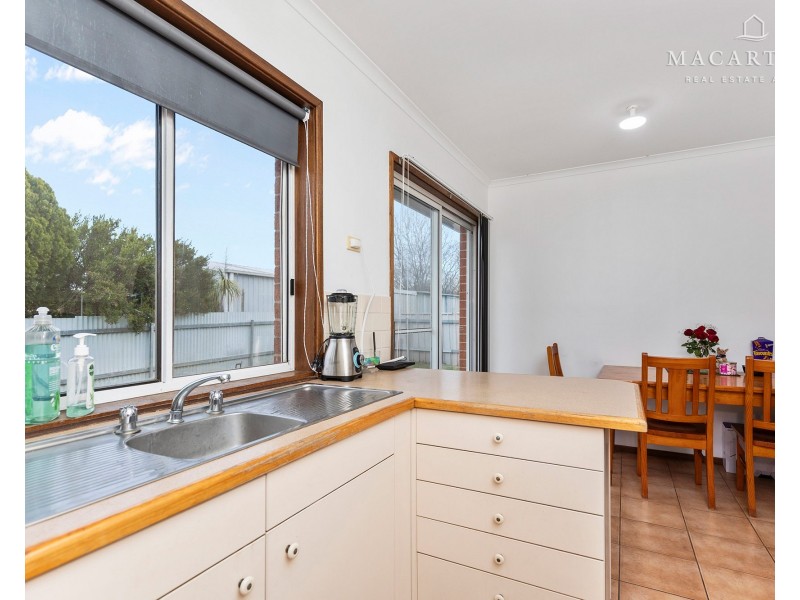 2/14 Canola Place, Estella NSW 2650