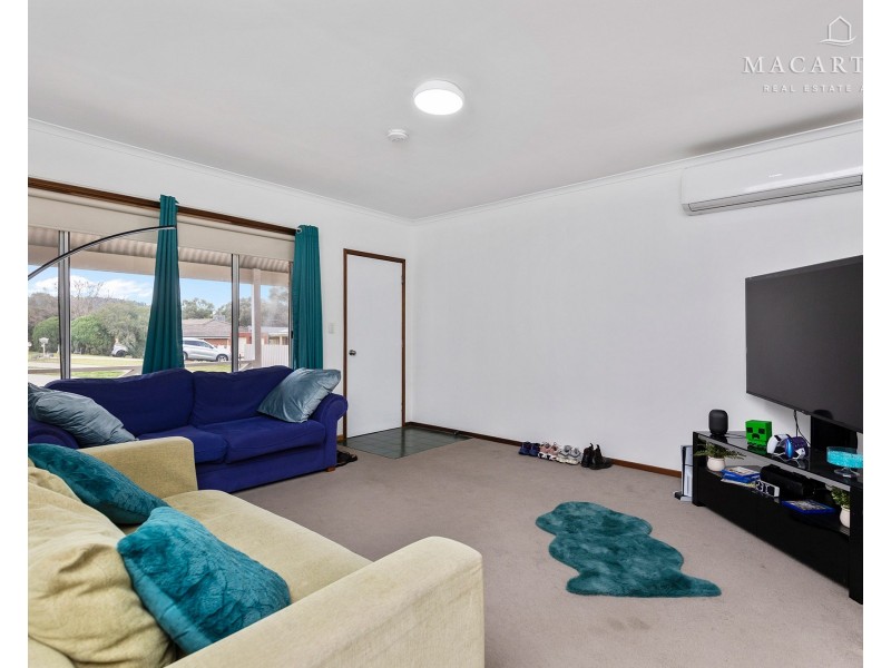 2/14 Canola Place, Estella NSW 2650