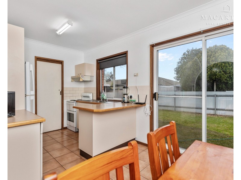 2/14 Canola Place, Estella NSW 2650